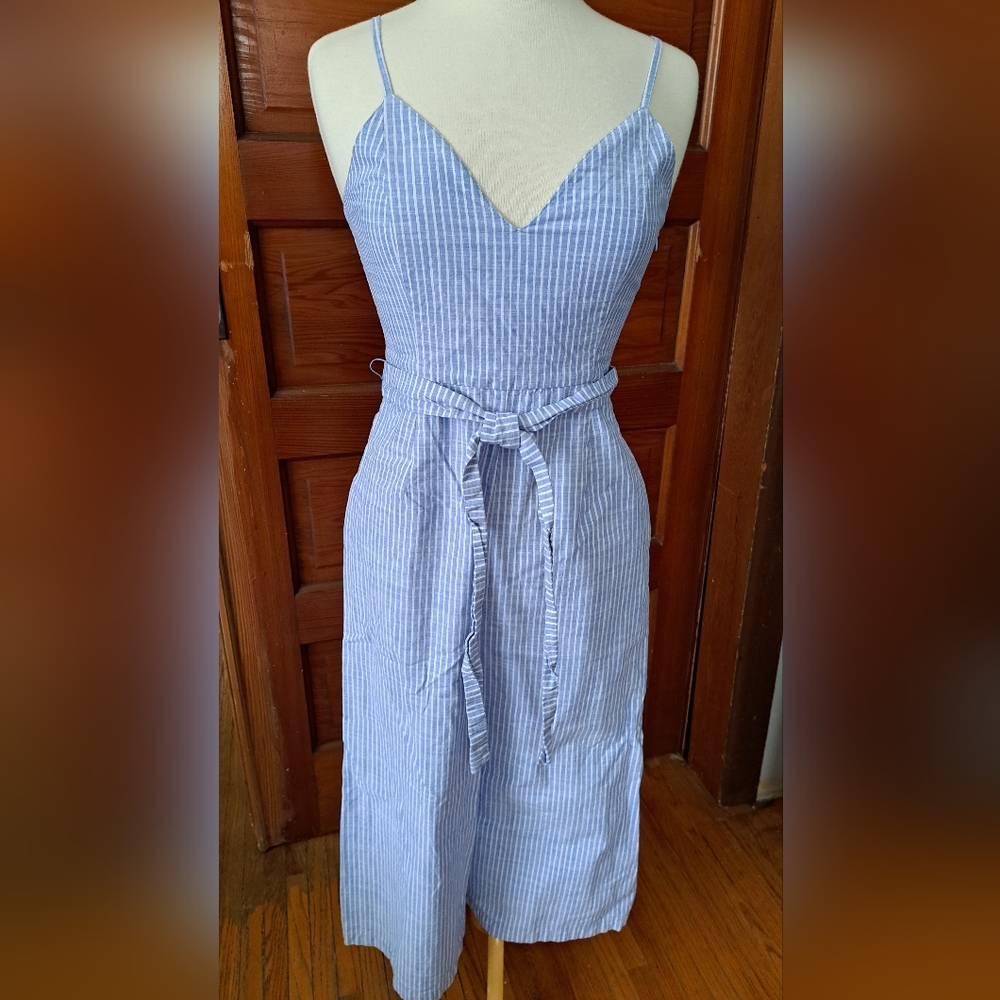 Gianni Bini Blue Jumper Size 8 (fits like a size 6, runs small) With Pockets!!